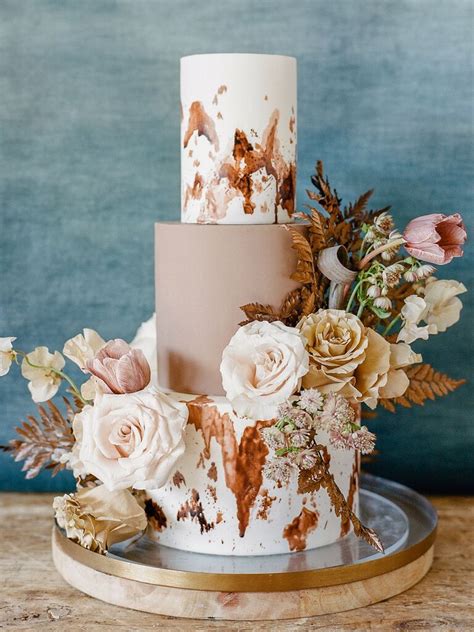 Fall Wedding Cakes That Will Leave You Speechless