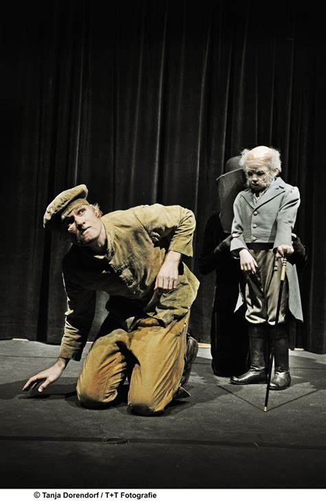 19 es entstehen die bereiche kerzenherstellung und buchbinderei als teil der beschäftigungsstätte. DIE GESCHICHTE VON KASPAR HAUSER - Campania Teatro Festival