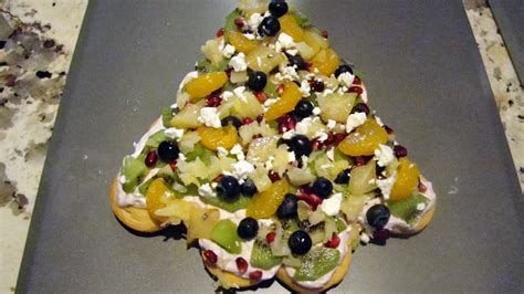 Holiday cheese platter for kids holiday cheese platter, party food christmas fruit tree: The Bear Cupboard: JOANN'S CRESCENT ROLL CHRISTMAS TREE ...