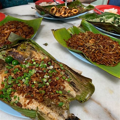 It is located along the straits of johor at the southern end of peninsular malaysia. Ikan Bakar Tampin - Food Court in Johor Bahru