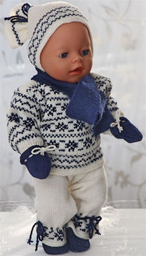 Hallo, leider funktioniert der link zu „viele schnittmuster für kleidung für puppen in unterschiedlicher grösse nicht. Baby Born doll in the winter outfit | Baby born clothes, Bitty baby clothes, Knitting dolls clothes