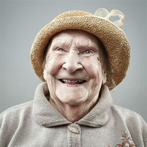 Touching Nursing Home Portraits That Show Smiles Dont Get Old Portrait Old Faces