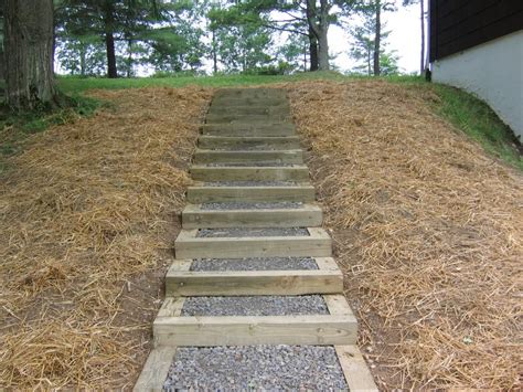 Stair landing is an area of a floor near a step up or bottom step of a stair, it is provided to permits stairs to change directions. Pin by Julie Prutow on Garden | Landscape stairs ...