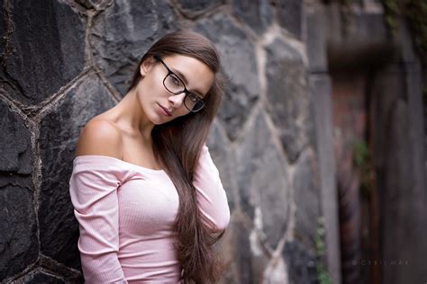 Women Women Outdoors Bare Shoulders Portrait Women With Glasses Face Brown Eyes Long Hair Tanned
