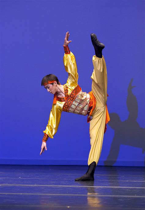 Classical Chinese Dance Competition Showcases Traditional Chinese