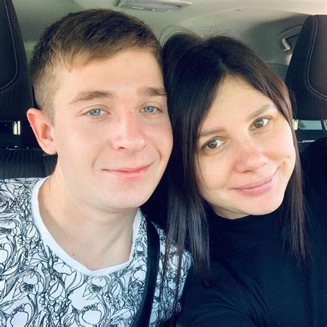 Russian Influencer Goes Viral For Divorcing Husband And Marrying Her Stepson