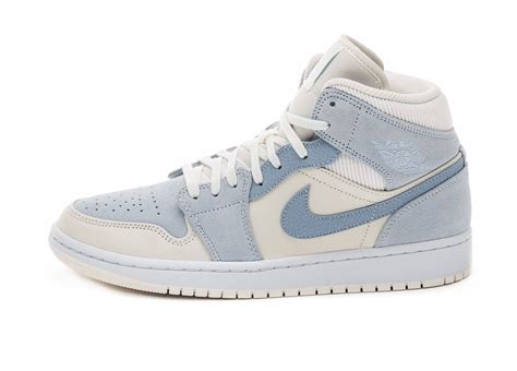 The air jordan i was the first shoe to be worn in the nba with multiple colors. Buy online Nike Air Jordan 1 Mid in Summit White ...