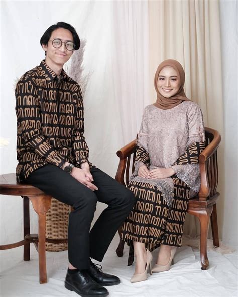 Model baju couple yang tersedia juga begitu beragam, mulai dari kaos, kemeja, batik, dan masih banyak lagi. Baju Kemeja Lamaran Couple - 20 Inspirasi Baju Couple ...