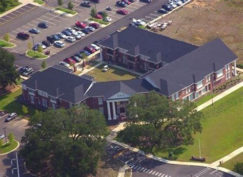 18 Of The Biggest And Best Fraternity Houses In The Country Country