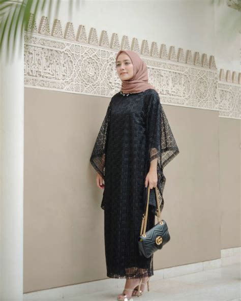 Warna dan Motif Jilbab yang Cocok untuk Baju Warna Hitam - Dzargon
