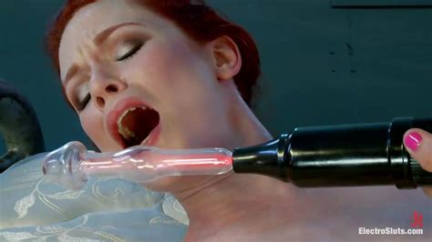 Bobbi Starr Justine Joli In Beautiful Redhead Swan Pleasured With Electricity By Her Brunette