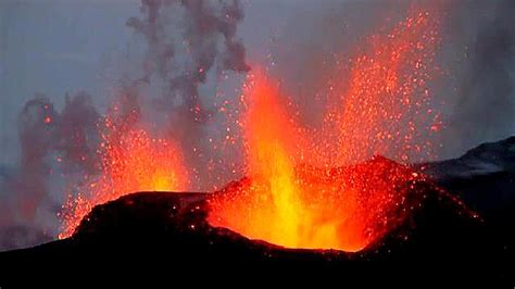 Eruption Of Fimmvörðuháls Volcano Iceland Youtube