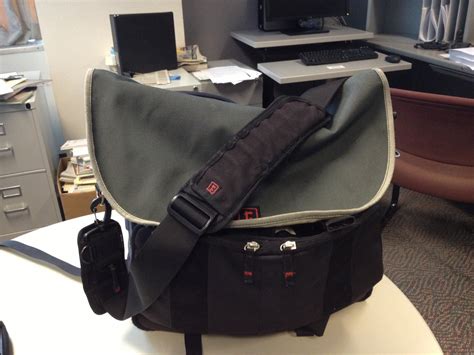 Messenger bag? Backpack? Pannier? Which thing should carry your things