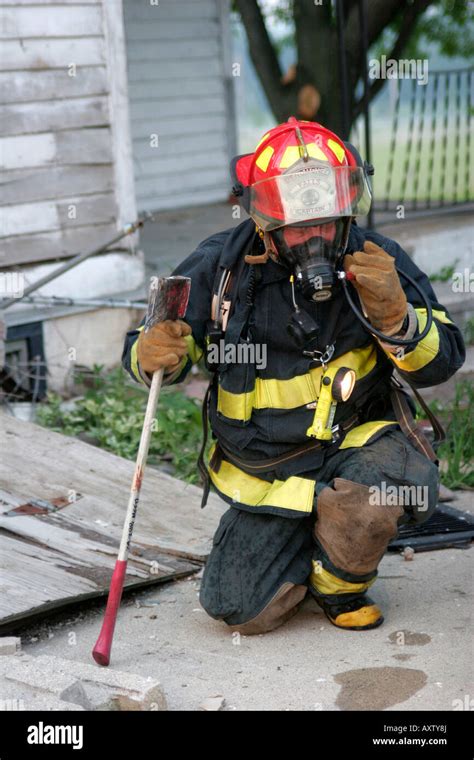 Fireman Kneeling High Resolution Stock Photography And Images Alamy