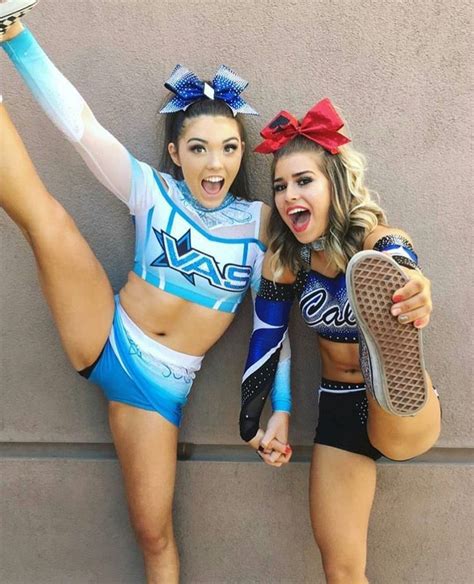 Pin By Aulanna Payton On Cheerleading Cheer Girl Cheer Poses Cheerleading Pictures