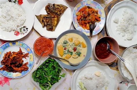 Masak lemak labu ikan masin cara dapur kakcik isi labu 400 g, santan 200 ml, ikan masin 150g, garam 1 sudu kecil Resepi Labu Kuning Masak Lemak Putih - IAMFUZY.COM™