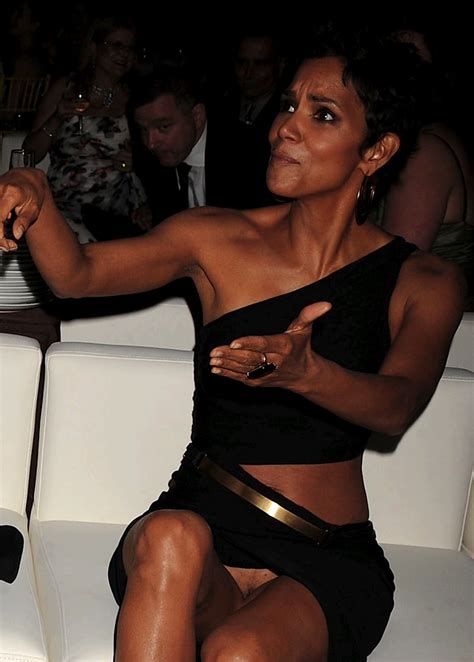 Halle Berry Reveal Pantyless Upskirt Pussy Show Celebrities Nude