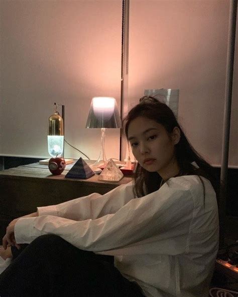 Blackpinks Jennie Posts Her Selfie With A Cryptic Caption Causing