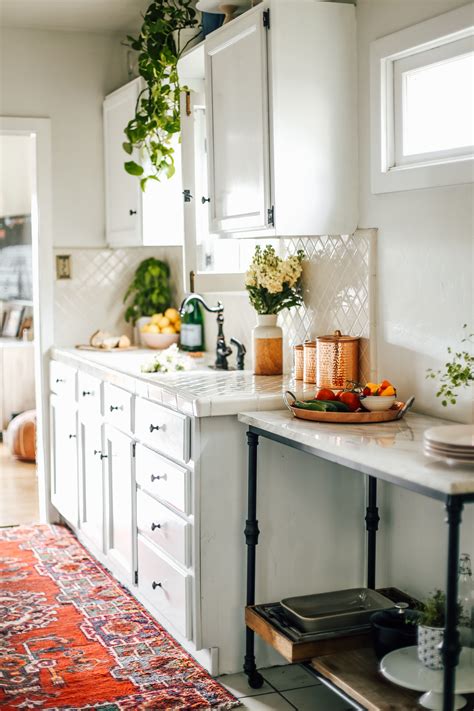 My rental kitchen California farmhouse makeover is finished! Click