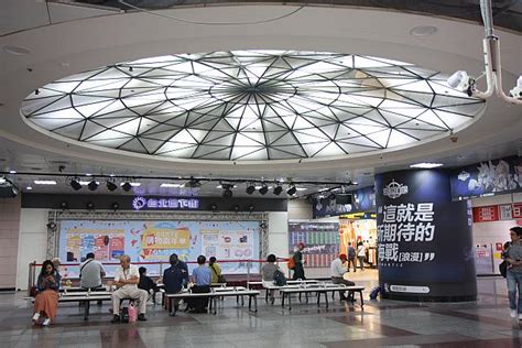 Lots of eating places over here, great place to walk. 台北駅地下街 | 台湾ショッピング・買物－台北ナビ