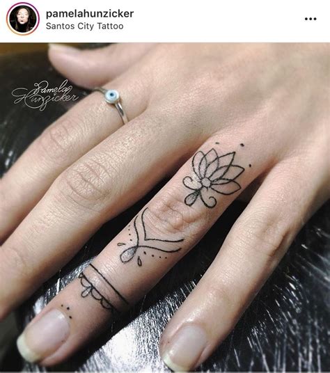 Pin By Camila Meister On Cutes Tattoo Finger Tattoo Designs Ring Finger Tattoos Toe Tattoos