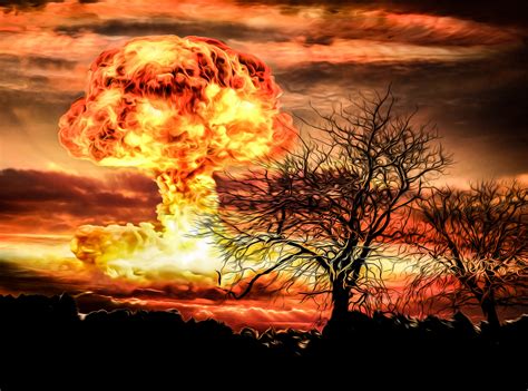 Die französischen physiker pierre und marie curie hatten die röntgenstrahlung und radioaktivität entdeckt. Atombombe Explosion Kostenloses Stock Bild - Public Domain ...