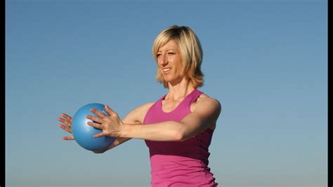 Den redondo ball plus zwischen oberschenkel und unterschenkel klemmen. Redondo Ball Workout, Gabi Fastner - YouTube