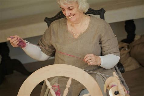 Wool Spinning Lessons & Classes - Learn to Spin Yarn