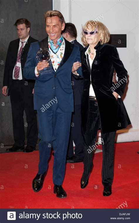 Riesige auswahl moderner teppiche & teppichdesigns. Wolfgang Joop, Gabriele Henkel an Der Steiger Award 2012 ...