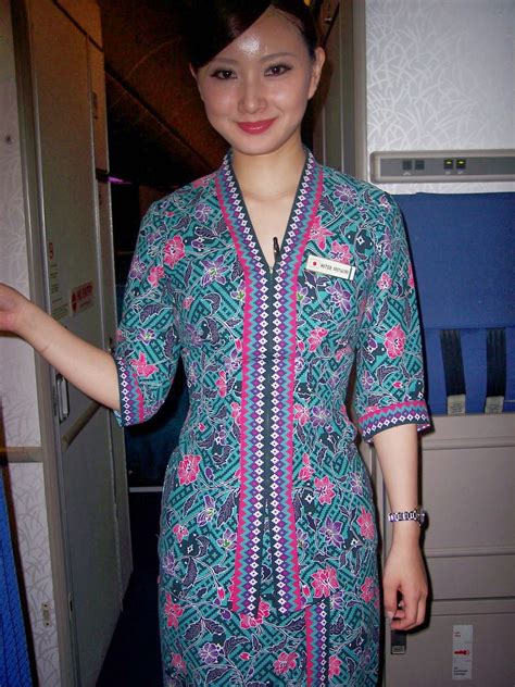 Malaysian designer andy chiew designed the first set of kebaya uniforms for the' cabin crew. The beautiful hostesses in Malaysia Airlines ~ World ...
