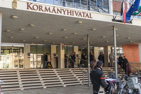 Ahol azt egy kis lakattal jelöltük, ott az időpontfoglalás ügyfélkapu regisztráióhoz kötött. Teljes szabályváltozások a kormányhivatali ügyintézésben ...