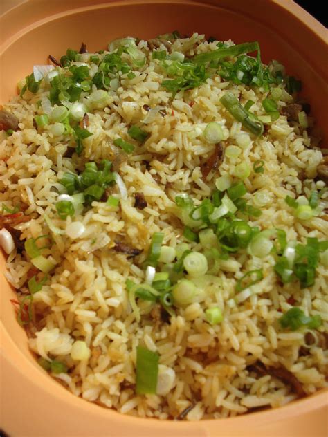 Dalam menyediakan nasi goreng, pastikan anda menggunakan nasi yang sudah sejuk. Resepi Nasi Goreng Kampung Kangkung Simple Dan Sedap