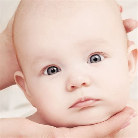 Abnormalities in the cervical spine (such as atlantoaxial subluxation) vision problems (called ocular torticollis) Torticolis de bébé : tout savoir sur le torticolis | AQCPP