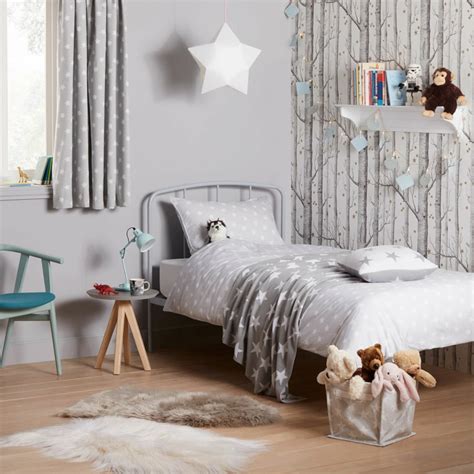 Découvrez de nombreux modèles de guirlandes décoratives en vente sur berceau magique pour habiller les murs de la chambre de votre enfant. 1001 + Idées pour une guirlande lumineuse pour chambre ...