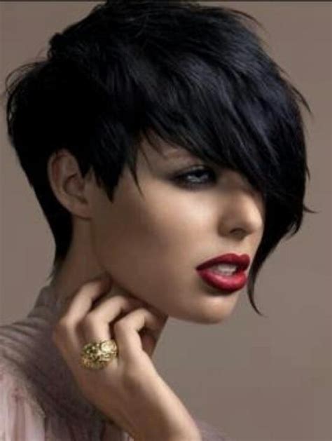 Searching for the best short haircut for a round face shape? 20 Inspirations of Edgy Short Haircuts For Round Faces