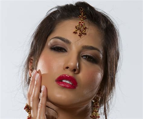 Biography Of Sunny Leone Actress Movie Start By Marking Sunny Leone
