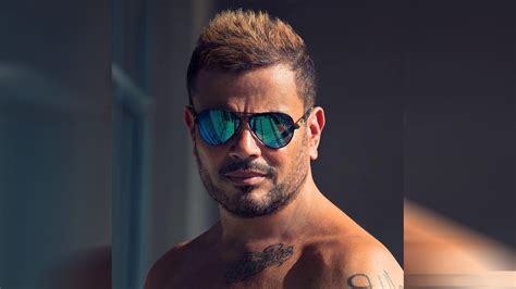 Jun 07, 2021 · أعلن النجم عمرو دياب عودته لإحياء حفلاته الجماهيرية يوم 18 يويو المقبل، بعد فترة غياب دامت لأكثر من سنة بسبب الظروف الوبائية التي تسببت فيها جائحة انتشار فيروس كورونا المستجد، وذلك على أن يقام الحفل على مسرح «جدة سوبر. عمرو دياب القصة الكاملة لحياة الهضبة من الاذاعة المحلية ...