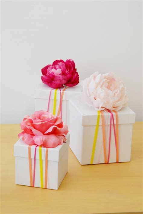 Maybe you would like to learn more about one of these? DIY Gift Wrapping Ideas With Ribbon | Gifts, Gift wrapping ...