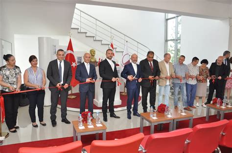 Basına kapalı geçen başbaşa görüşmenin ardından bakan sarıeroğlu, eski bakan aykut'u. Başkurdistanlı 4 Ressamın 40 Eserinden Oluşan ...