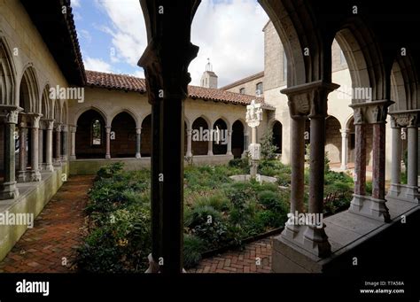 The Met Museum At The Cloisters Hi Res Stock Photography And Images Alamy