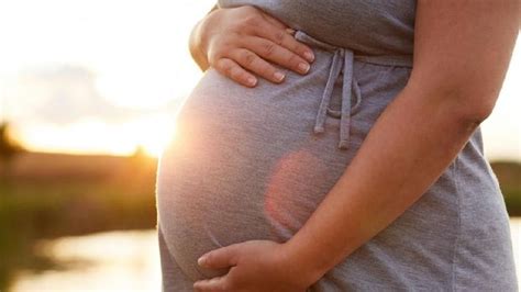 Meski menstruasi yang datang dua kali kadang membuat khawatir, tetapi ternyata itu bukanlah hal yang abnormal. Cerita Ibu dengan Dua Rahim, Dua Kali Lahiran dalam Jarak ...