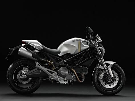 The most accurate ducati monster 696 mpg estimates based on real world results of 350 thousand miles driven in 76 ducati monster 696s. Black Rider: Ducati Monster 696 and 796