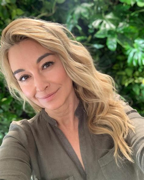 Martyna wojciechowska zamieściła na instagramie post. Martyna Wojciechowska pozuje topless. Ma ważny powód ...
