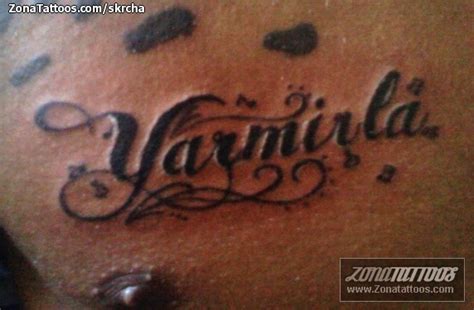 Tatuaje De Letras Nombres Pecho