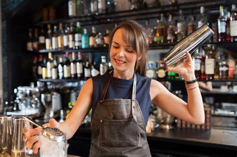8 things you need to know before buying your bartender a shot