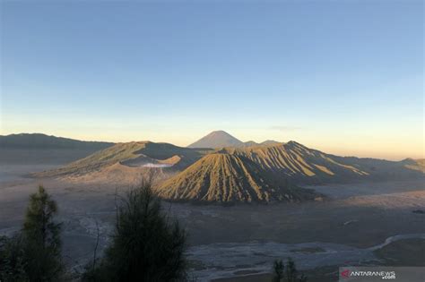 Saat ini, status gunung semeru masih waspada. Gunung Semeru Meletus, Lumajang Diguyur Hujan Abu dengan ...