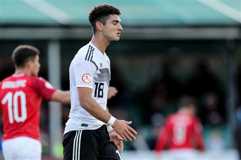 Der frühere schalker torwart norbert nigbur, der zwischen schalke hat einen schweren gang vor sich, wird der schalter nicht umgelegt, sagt nigbur. S04-Talent Kerim Calhanoglu wird Profi auf Schalke ...