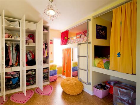 Turn your little girl's bedroom into her very own chic and playful retreat with these simple design ideas. Creative Shared Bedroom for Three Girls | Kids Room Ideas ...