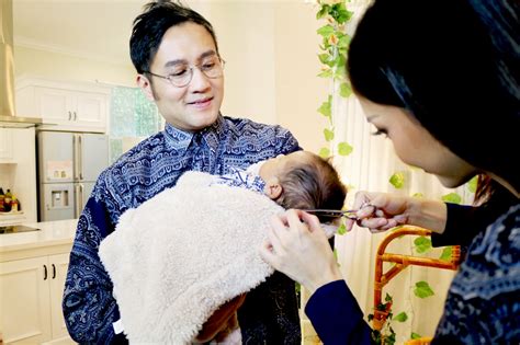 Aqiqah yang sesuai sunah, untuk anak lelaki 2 kambing, anak perempuan seekor kambing. Syarat Ketentuan Aqiqah Anak Laki-Laki dan Perempuan ...