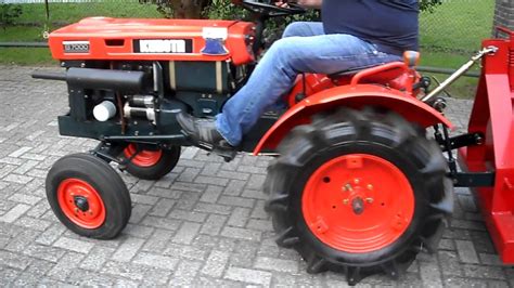 Kubota B7000 Mini Traktor Met Grondbak Youtube